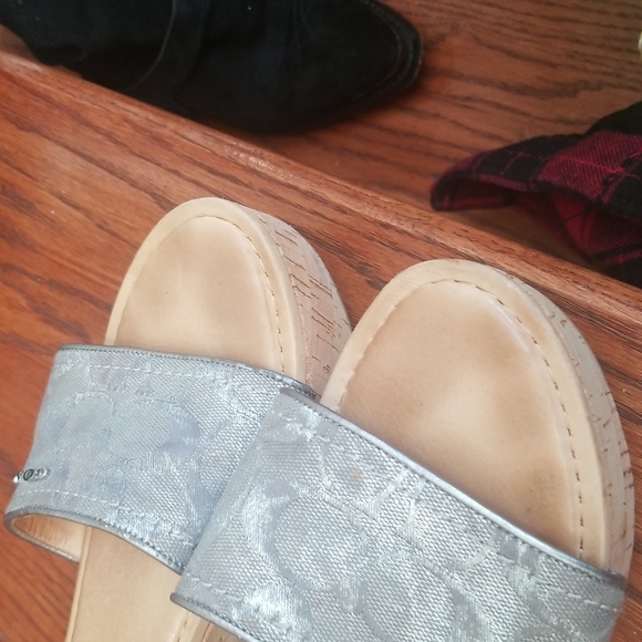 Joanne Coach sandals. Size 8 1/2 B - Picture 3 of 9